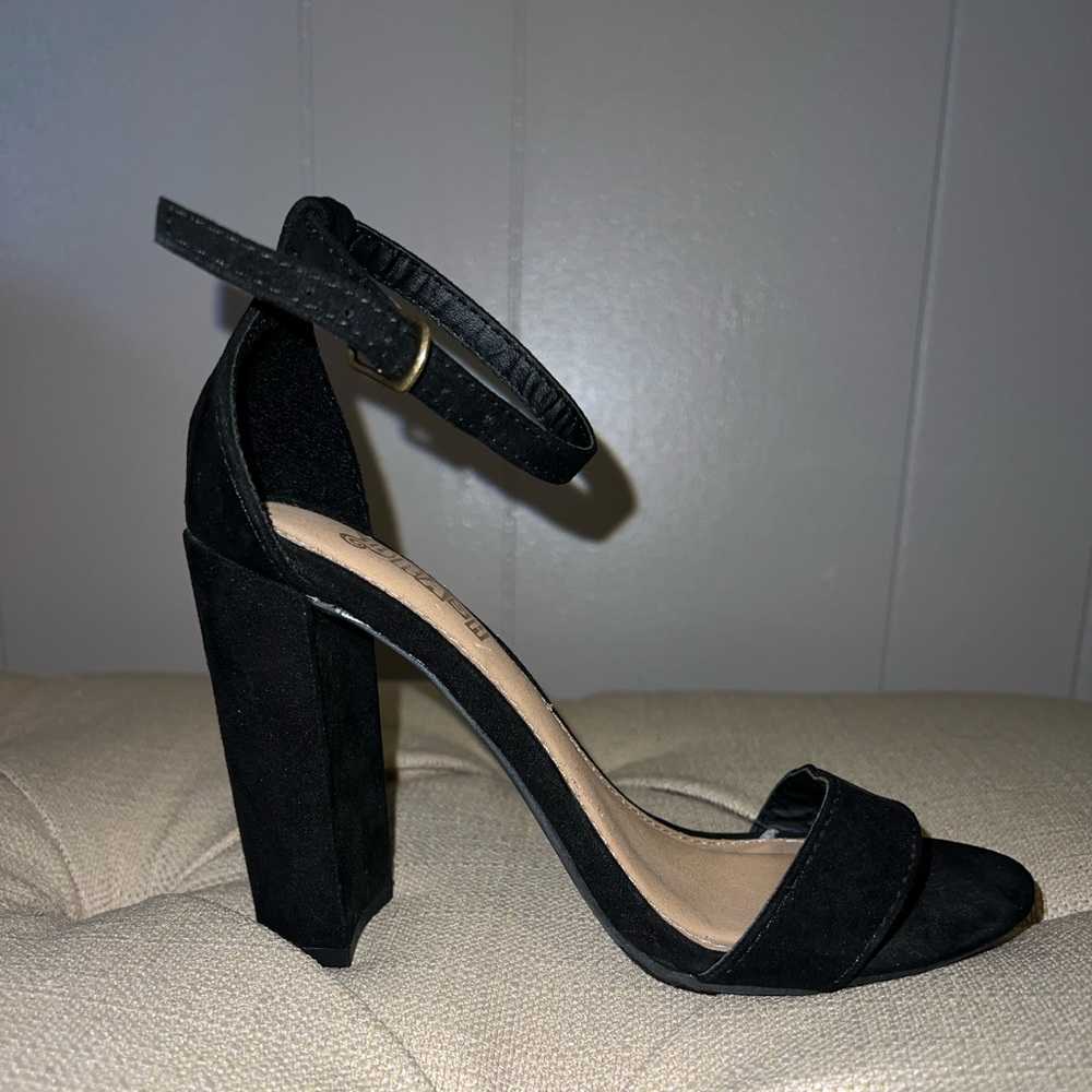 Brash velvet heels